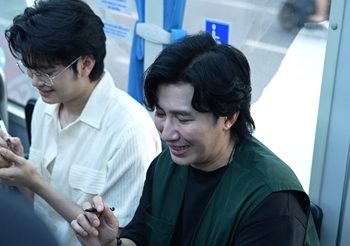 โหนรถเมล์ฟรีสุดจึ้ง! พี่หนุ่ม-นนท์ แจกความฟินกับ “เนสกาแฟกระป๋องรถเมล์” เสิร์ฟความอร่อยตรงสเปกแบบสุดเอ็กซ์คลูซีฟ