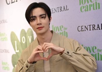 “ห้างเซ็นทรัลและห้างโรบินสัน ในเครือเซ็นทรัล รีเทล” แท็กทีม “ซี – พฤกษ์’ ชวนร่วมประมูลเสื้อรักษ์โลกในแคมเปญ “CENTRAL / ROBINSON LOVE THE EARTH 2025” รายได้ทั้งหมดมอบให้กรุงเทพมหานคร และกรมป่าไม้