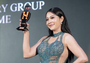 ผู้บริหาร B.Me “Mrs. Nilar L Win” รับรางวัลในงาน “HOFS AWARDS 2025”