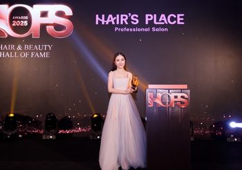 สุดปัง! “คุณฟ้า พัชญ์ธมน” CEO แบรนด์ “Hair’s Place” ขึ้นรับรางวัลในงาน “HOFS AWARDS 2025” ณ ประเทศสิงคโปร์
