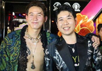 กรี๊ดลั่น! แฟชั่นโชว์ ‘ทราย สก๊อต-เฉียงเฉียง’ แบรนด์ยาหยี Yayee โดย “ภูมิ พงศ์พิวิชญ์” จากวัฒนธรรมผ้าปาเต๊ะสู่การเล่าเรื่องราวผ่านลายผ้าในงาน ‘อัยย๊ะปักษ์ใต้ 2’