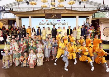 สยามพารากอน ดึง “ดร.พลัง” ผู้รับบท “รุ่ยเจี๋ย” ในซีรี่ส์ดัง โชว์น้ำเสียงสุดอลังการ ในงาน “ทั่วหล้า เทิดไท้ ถวายใจสดุดี” ตื่นตา “กังฟูเส้าหลิน” และ “นาฏศิลป์ไทย” วันนี้ถึง 28 ก.ค.2568 ณ พาร์ค พารากอน