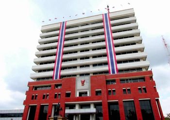 กสทช. ออกใบอนุญาตใช้คลื่นให้ทรูและเอไอเอส 15 ปี หลังทั้งสองบริษัทชำระเงินค่าประมูลคลื่นความถี่งวดแรก ย้ำยึดประโยชน์สาธารณะ