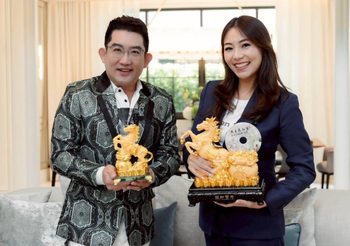 อ.คฑา ชินบัญชร ชวนสัมผัสบ้านเดี่ยวสุดหรูพร้อมมอบสิทธิพิเศษ ให้ทุกการจองบ้านกับ “ร่มเย็น อิฟินิตี้” รับสิทธิ์ดูฮวงจุ้ย-ฤกษ์ขึ้นบ้านใหม่ฟรี!