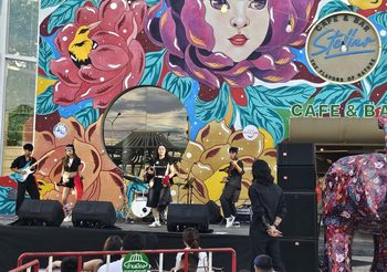 การท่องเที่ยวแห่งประเทศไทยร่วมสนับสนุนการจัดกิจกรรมกับตลาดล้านเมือง ร้าน สเตลล่า คาเฟ่ แอนด์ บาร์ และ บิววี่คอลลาเจน ภายใต้กิจกรรม Jazz Music Camp In The City