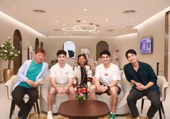 “ไบร์ท-อองตวน” จูงมือคุณแม่ศัลยกรรมย้อนวัย “ไม่ต้องดึง ก็ตึงได้”!! กับ รพ.ธีรพร