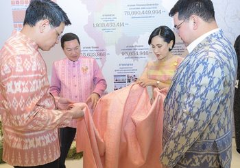 มหาดไทย ชวนช่างทอผ้าและศิลปินหัตถกรรมทั่วไทย ร่วมสืบสานพระปณิธาน “ผ้าไทยใส่ให้สนุก” ต่อยอดมรดกภูมิปัญญาสู่สากลในการประกวดผ้าลายพระราชทาน “ผ้าลายสิริราชพัสตราภรณ์” และงานหัตถกรรม ประจำปี 2568