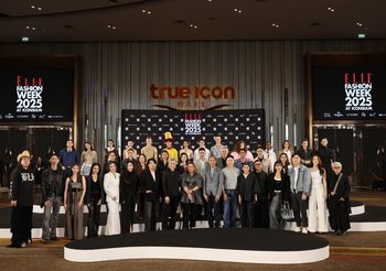 ‘ชมพู่-อารยา’ แท็กทีมซุปตาร์นับ 100 ชีวิต อุ่นเครื่อง ELLE Fashion Week 2025 ประกาศศักดาดีไซเนอร์ไทยสู่รันเวย์ระดับโลก ปักหมุดไอคอนสยาม ภายใต้คอนเซปต์ ‘LIFE – A Seed of Creativity, The Future of Fashion’