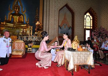 “ฮันนี่-ณภัค” รับพระราชทานของที่ระลึก จาก พระเจ้าลูกเธอ เจ้าฟ้าสิริวัณณวรี นารีรัตน ราชกัญญา