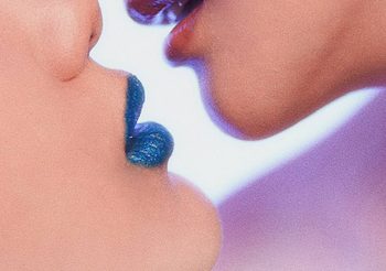 “ENTICED” หนังสั้นแซฟฟิคที่กล้าตั้งคำถาม: “ถ้าได้เป็นตัวเองโดยไม่ต้องขอโทษ โลกจะยอมรับไหม?” ดึง “มิ้ม กชกรฉัตร” และ “เอซี ปุณญดา” นำแสดง