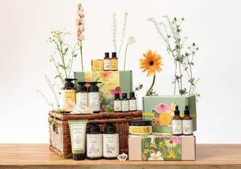 Kaff & Co. แนะนำ Holiday Gift Sets 2025 เซตของขวัญแทนความใส่ใจ เพื่อสุขภาพดีจากเส้นผมสู่ผิวพรรณ