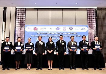 กระทรวง อว. โดย สอวช. ผนึกกำลังภาครัฐ-การศึกษา-เอกชน 6 หน่วยงาน เดินหน้าความร่วมมือ เร่งพัฒนากำลังคนด้านยานยนต์ไฟฟ้าและยานยนต์สมัยใหม่ ตอบสนองอุตสาหกรรมเป้าหมายของประเทศ