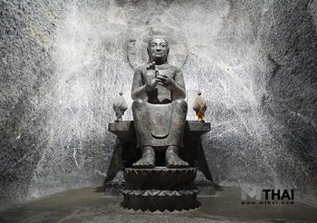 กราบพระนั่งเมืองแก้ว วัดป่าพุทธาราม พระพุทธรูปหินแกะสลักลอยตัวติดถ้ำแห่งแรกของไทย