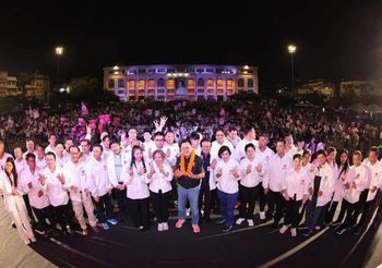 ‘โอกาสใหม่’ บุกลานคนเมือง ‘จตุพร’ ชูจุดยืน “เราไม่มีถ้า มีแต่ทำ” แช่แข็งหนี้ เติมเงิน เพิ่มงาน ปลุกคนกรุงฯ เลือกเบอร์ 44 เปลี่ยนวิกฤตเป็นโอกาส
