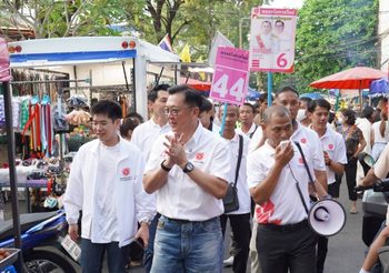 “จตุพร” ควงผู้สมัคร กทม. ลุยชุมชนบ่อนไก่ รับฟังปัญหาคนเมือง ชูแก้แมวจร–ดันสวัสดิการ ย้ำทีมงานประสบการณ์สูงไม่หวั่นโค้งท้าย