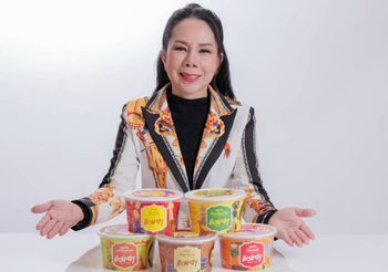 ตำนานโรงงานน้ำปลาร้าแม่ประกาศรีเทิร์น “พี่กบ สุกัญญา” ลุกขึ้นใหม่ เปิดเกมรุกส่ง “ขนมจีนแบรนด์แม่ย่า” เขย่าตลาดอาหารสำเร็จรูปไทย
