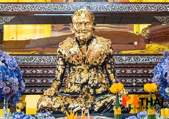 กราบหลวงปู่บุดดา วัดกลางชูศรีเจริญสุข อ.บางระจัน จ.สิงห์บุรี