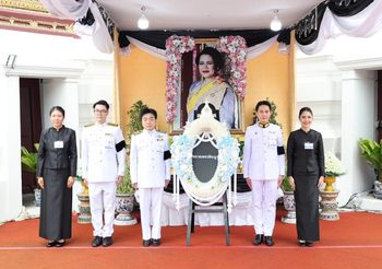 “ตลาดเพชรพิชญา” ได้รับพระราชทานพระบรมราชานุญาต ร่วมเป็นเจ้าภาพบำเพ็ญกุศล พร้อมถวายพวงมาลาและเข้าร่วมพระพิธีสวดพระอภิธรรมพระบรมศพสมเด็จพระนางเจ้าสิริกิติ์ พระบรมราชินีนาถ พระบรมราชชนนีพันปีหลวง