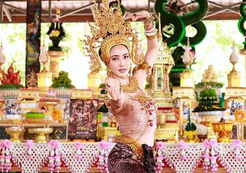 10 ปีที่รอคอย เจ้าแม่นาคีคืนถิ่น ‘แต้ว ณฐพร’ รำบวงสรวงคำชะโนด เปิดฤกษ์ ‘นาคี 3 ครุฑา นาคี’