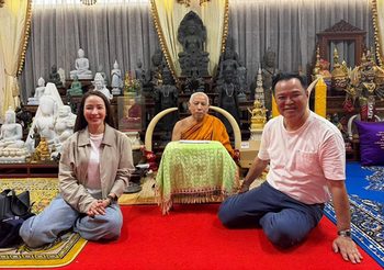นายกสายมู อนุทิน เจิมมือ วัดราชบูรณะ กราบพระพุทธชินราชก่อนเดินทางราชการสำคัญ