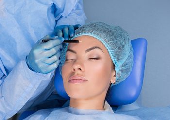 ยกคิ้วส่องกล้อง (Endobrow Lift) คืออะไร ต่างจากยกคิ้วแบบเดิมยังไง