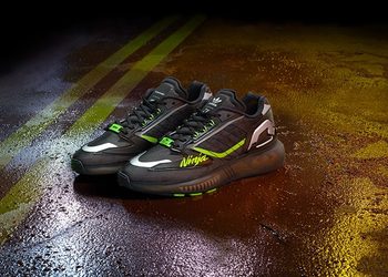 KAWASAKI ZX ถ่ายทอดเส้นสายซูเปอร์ไบค์สู่สนีกเกอร์รุ่นพิเศษจาก Adidas