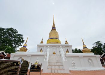 วัดพระบรมธาตุสวี 1 ใน 4 จตุธรรมธาตุแห่งท้องทะเลอ่าวไทย