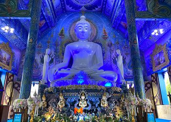 กราบพระพุทธรัชมงคลบดีตรีโลกนาถ วัดร่องเสือเต้น วัดสวยเชียงราย