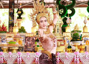 10 ปีที่รอคอย เจ้าแม่นาคีคืนถิ่น ‘แต้ว ณฐพร’ รำบวงสรวงคำชะโนด เปิดฤกษ์ ‘นาคี 3 ครุฑา นาคี’