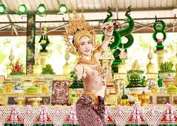 เต็มอิ่ม เซ็ทภาพคนงามรำสวย แต้ว ณฐพร รำบวงสรวงถวายองค์ปู่-องค์ย่า พญานาคราช ณ คำชะโนด