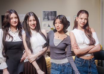 เกินคาด! THX เปิดโหมด GL ‘ซินดี้–ตาต้า’ เสิร์ฟเคมีชวนฟินใน MV ‘FYI’