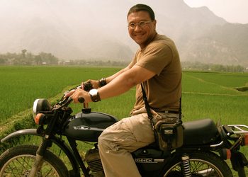 “Motorcycle Story” ร้อยเรื่องราว พันประสบการณ์ซึ่งเริ่มต้นจากมอเตอร์ไซค์บนเส้นทางที่ไม่รู้จบของ สุกี้-กมล สุโกศล แคลปป์ ที่อยากส่งต่อให้เหล่านักขี่รุ่นใหม่