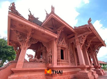 กราบพระธาตุศิลางู ชมศิลปะอุโบสถแดง วัดราชธรรมาราม เกาะสมุย