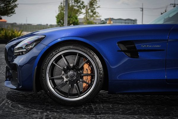 Mercedes-AMG GT R 