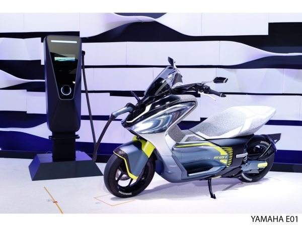 Yamaha E01