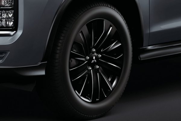 Mitsubishi RVR Black Edition