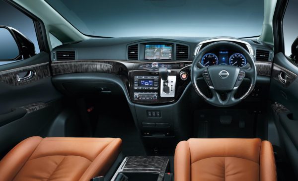 Nissan Elgrand Highway Star Jet Black Urban Chrome