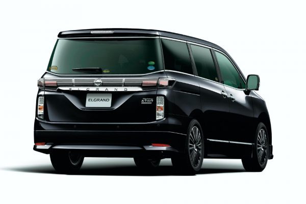 Nissan Elgrand Highway Star Jet Black Urban Chrome