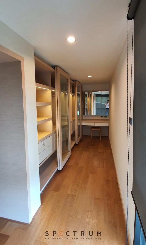 WALK IN CLOSET