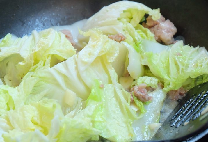 ผัดผักกาดขาวหมูสับ 185 กิโลแคลอรี่