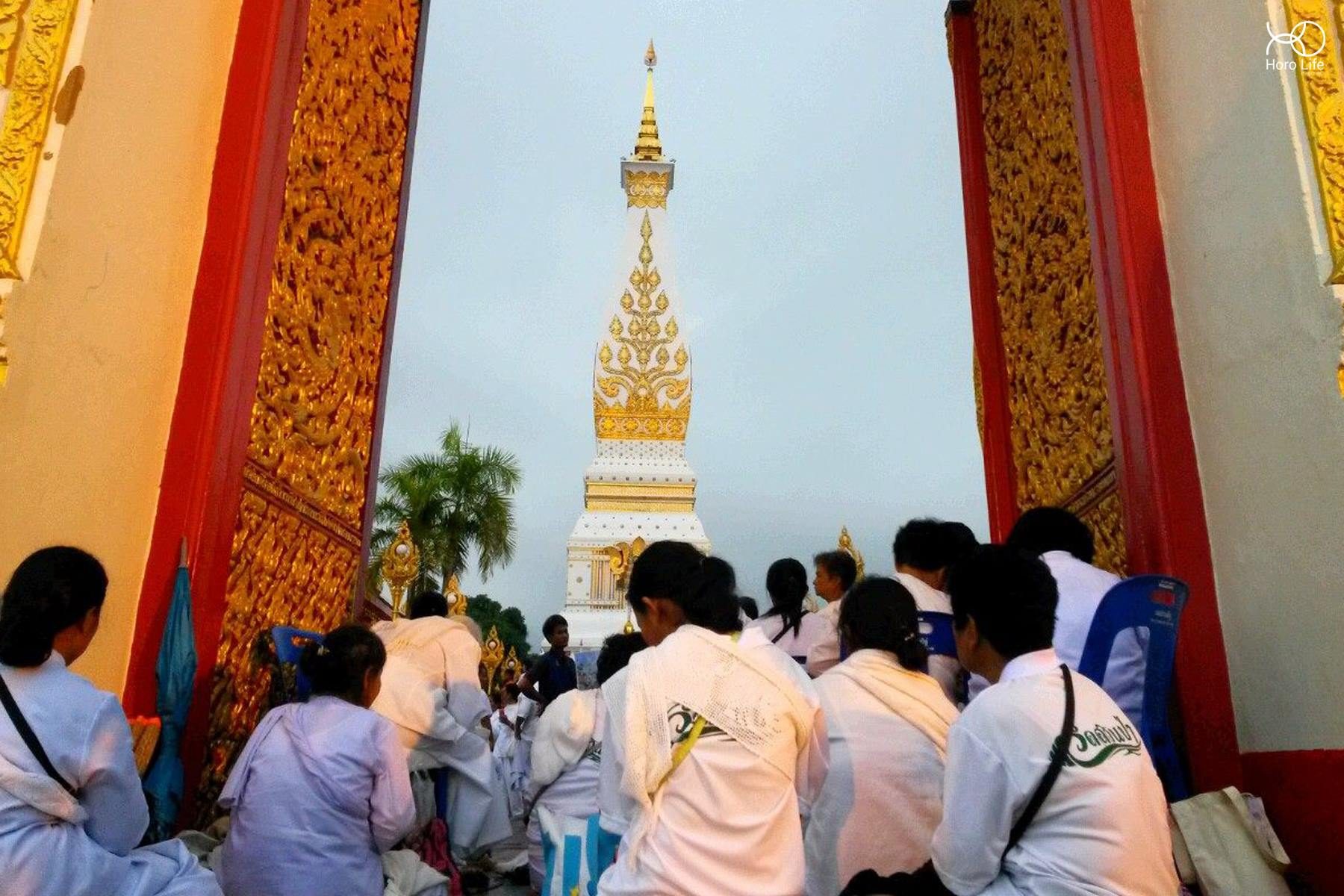 บูชาพระธาตุพนม