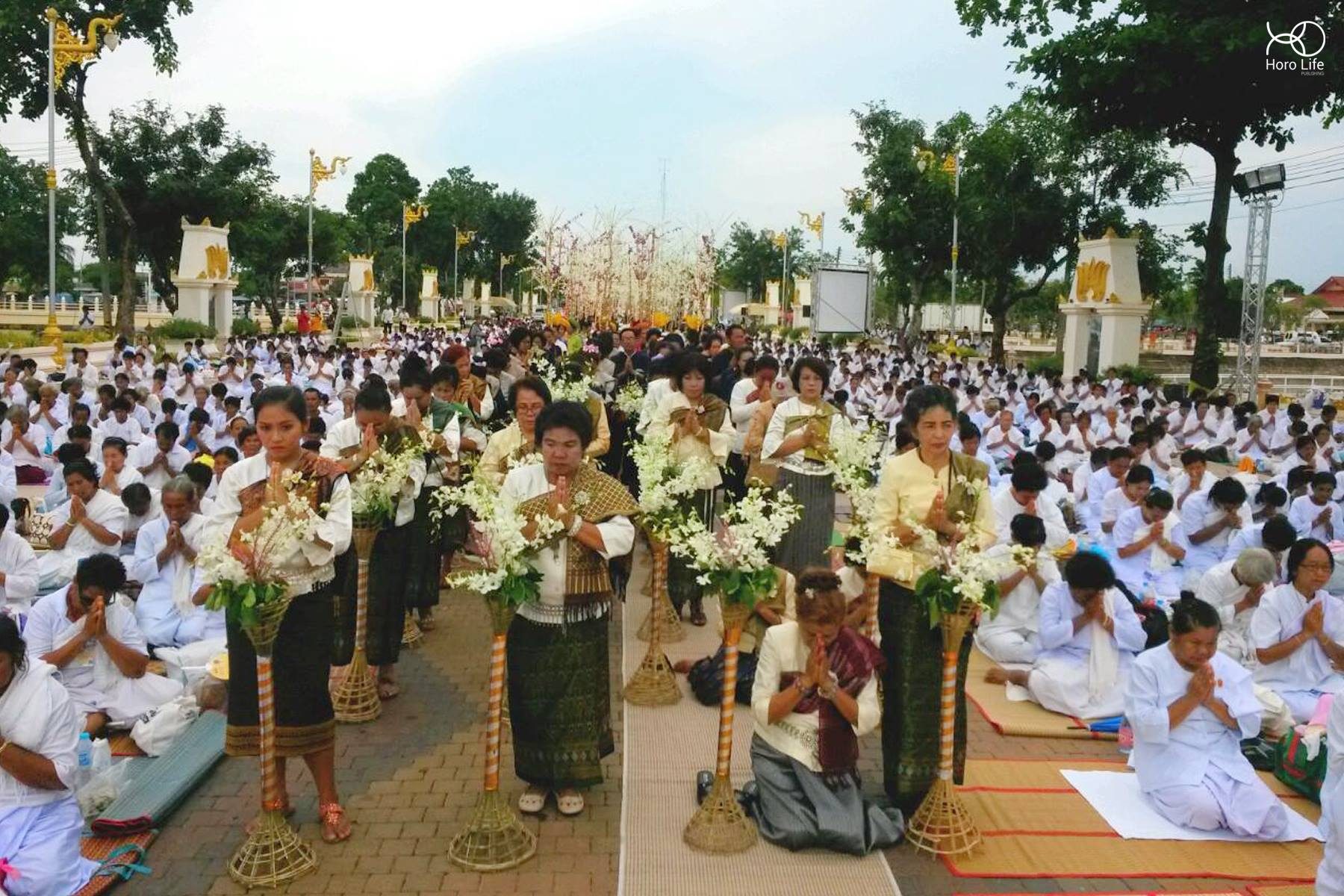 บูชาพระธาตุพนม