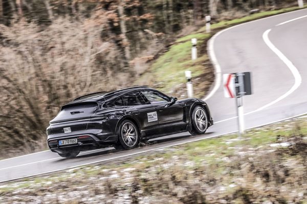 Porsche Taycan Cross Turismo 