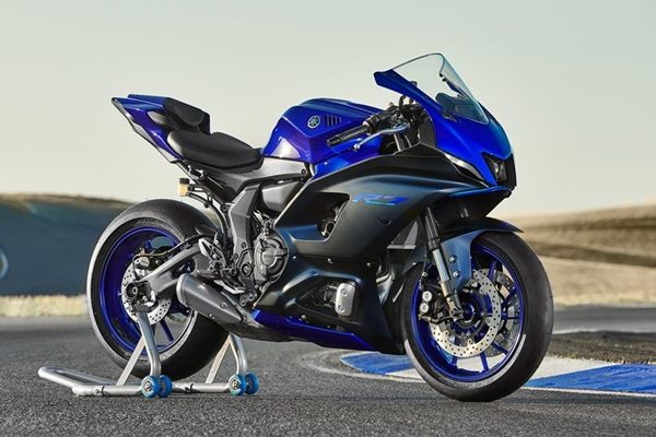 Yamaha R7
