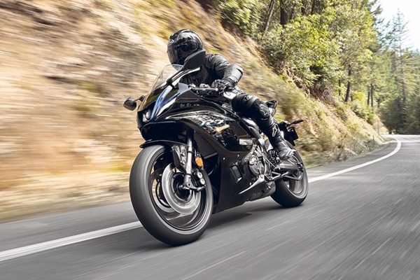 Yamaha R7