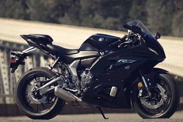 Yamaha R7