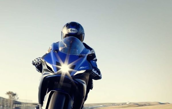Yamaha R7