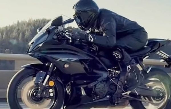 Yamaha R7