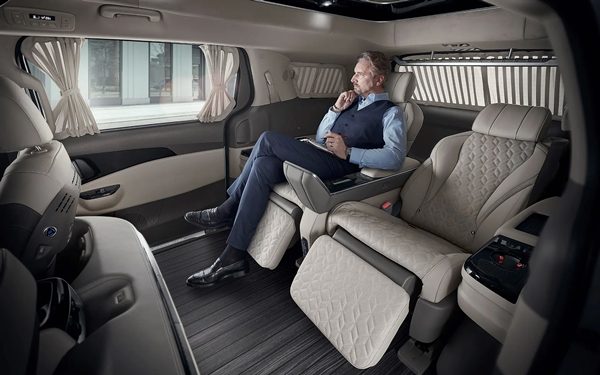  KIA Carnival Hi Limousine
