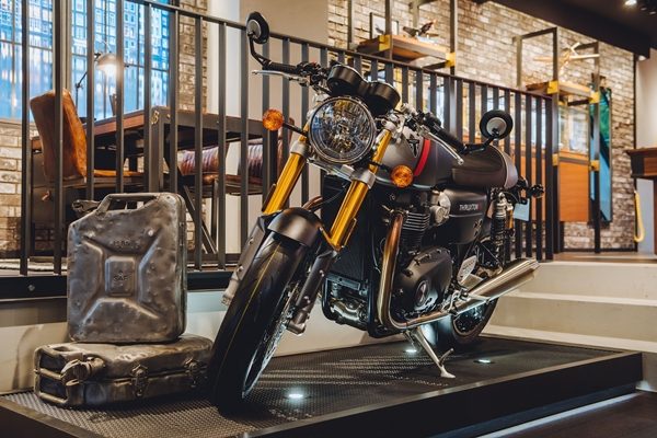 Triumph x Breitling